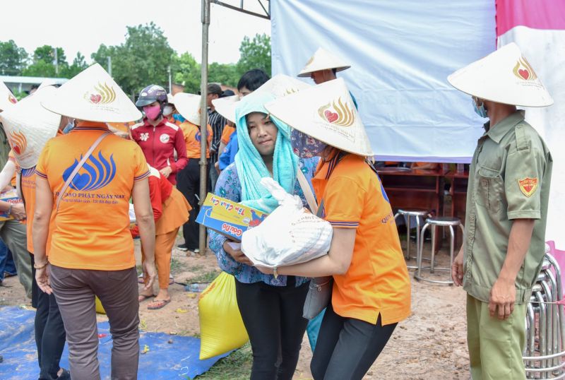 Quỹ Đạo Phật Ngày Nay Tặng Quà Cho 200 Trẻ Em &amp; 183 Hộ Gia Đình “Tổ Ấm Từ Bi” Tại Tây Ninh