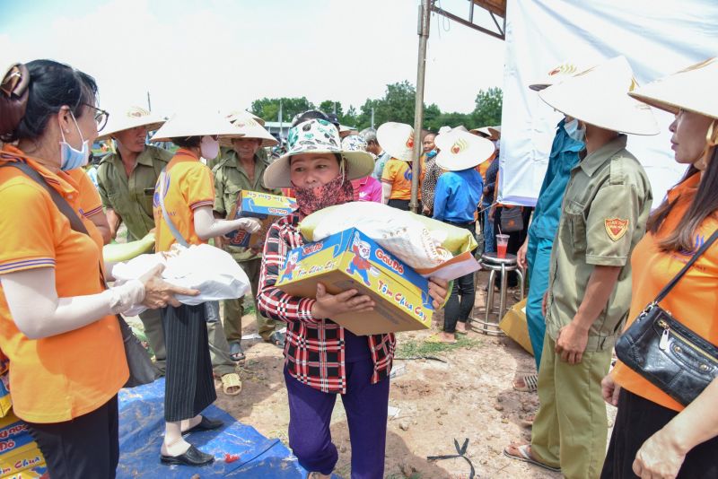 Quỹ Đạo Phật Ngày Nay Tặng Quà Cho 200 Trẻ Em &amp; 183 Hộ Gia Đình “Tổ Ấm Từ Bi” Tại Tây Ninh