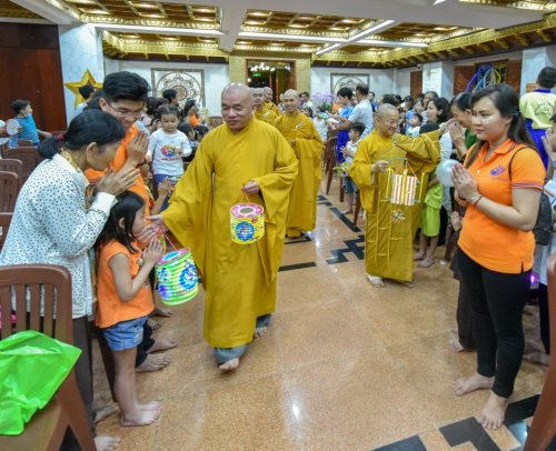 Tết Trông Trăng Tràn Ngập Yêu Thương Tại Chùa Giác Ngộ