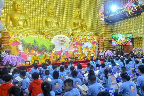 Tết Trông Trăng Tràn Ngập Yêu Thương Tại Chùa Giác Ngộ