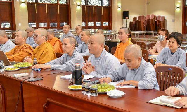 TP. HCM: Trung tâm Nghiên cứu Nữ giới PGVN họp về dịch Tam tạng Thánh điển PG