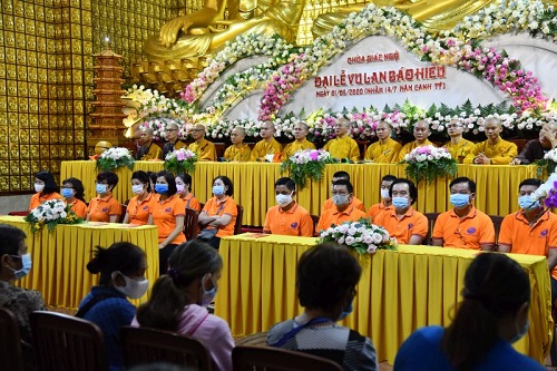 Vu Lan Ấm Áp: Quỹ ĐPNN Trao Tặng 300 Phần Quà Cho Người Có Hoàn Cảnh Khó Khăn