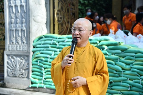 Vu Lan Ấm Áp: Quỹ ĐPNN Trao Tặng 300 Phần Quà Cho Người Có Hoàn Cảnh Khó Khăn