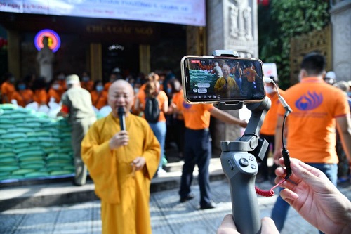 Vu Lan Ấm Áp: Quỹ ĐPNN Trao Tặng 300 Phần Quà Cho Người Có Hoàn Cảnh Khó Khăn