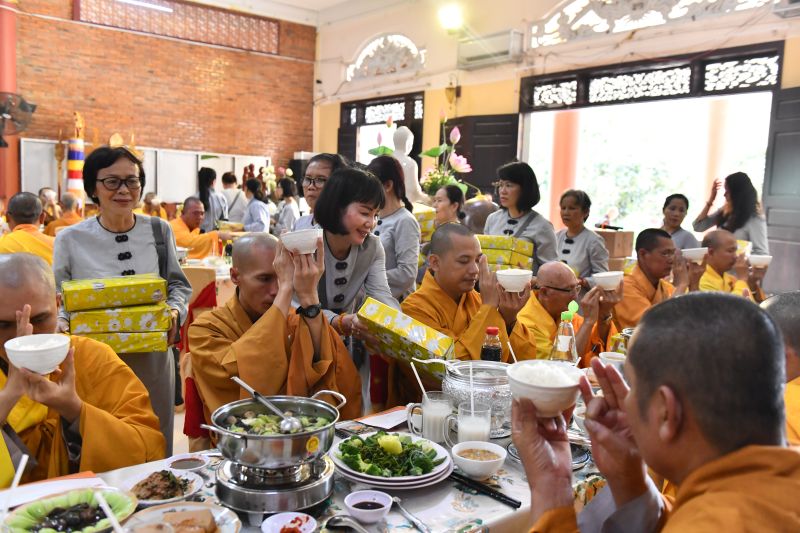 Tổng Kết Chương Trình Cúng Dường Trường Hạ Miền Đông Và Miền Tây Nam Bộ (C251)