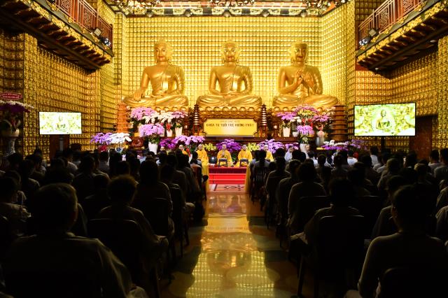 Khi người trẻ tham dự khóa tu