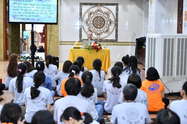 Khi người trẻ tham dự khóa tu