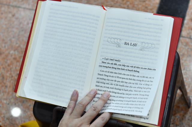 Hành giả sám pháp địa xúc trong khóa tu &quot;Xuất gia gieo duyên&quot; (lần 7) tại chùa Giác Ngộ