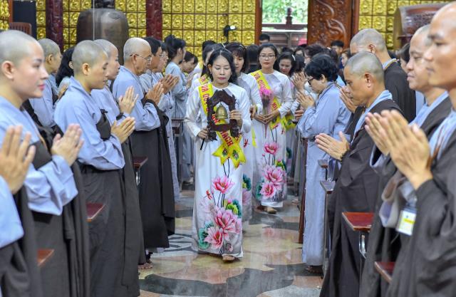 &quot;Trong chùa, có cả Ta-bà&quot; - NS. TN. Hương Nhũ