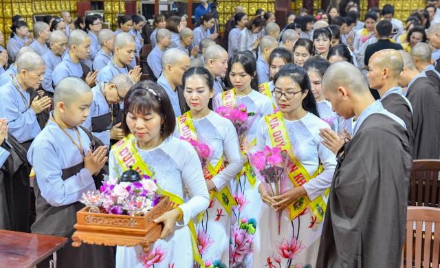 &quot;Trong chùa, có cả Ta-bà&quot; - NS. TN. Hương Nhũ