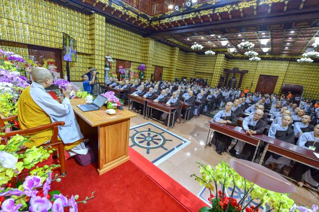 &quot;Trong chùa, có cả Ta-bà&quot; - NS. TN. Hương Nhũ