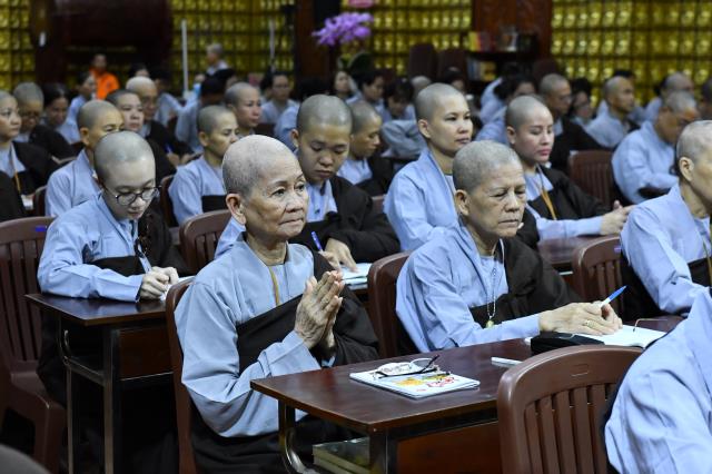 HT. Thích Tâm Trí chia sẻ pháp thoại trong khóa tu Xuất gia gieo duyên