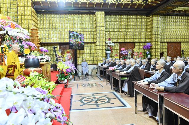 HT. Thích Tâm Trí chia sẻ pháp thoại trong khóa tu Xuất gia gieo duyên