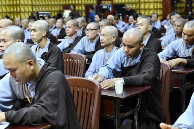 HT. Thích Tâm Trí chia sẻ pháp thoại trong khóa tu Xuất gia gieo duyên