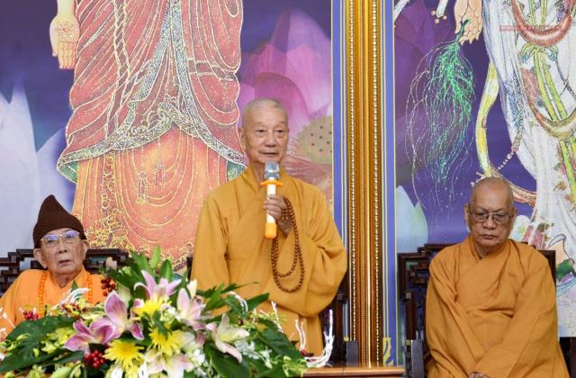 Trưởng lão HT.Thích Trí Quảng thăm hai trường hạ