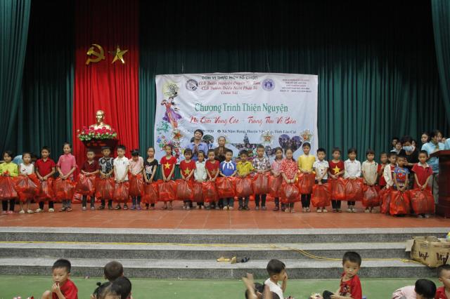 Lào Cai : CLB Thiện Nguyện Duyên Từ Tâm cùng CLB Thanh Thiếu Niên Phật Tử Chùa Sủi tổ chức chuyến đi thiện nguyện tại huyện Văn Bàn tỉnh Lào Cai
