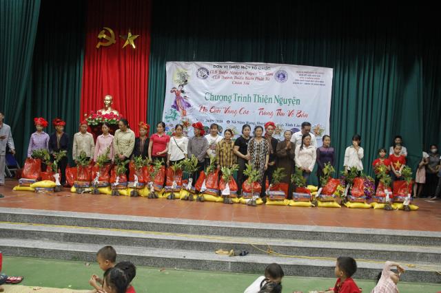 Lào Cai : CLB Thiện Nguyện Duyên Từ Tâm cùng CLB Thanh Thiếu Niên Phật Tử Chùa Sủi tổ chức chuyến đi thiện nguyện tại huyện Văn Bàn tỉnh Lào Cai