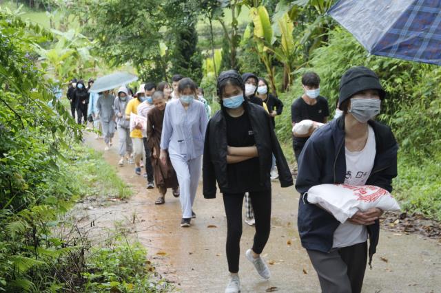 Lào Cai : CLB Thiện Nguyện Duyên Từ Tâm cùng CLB Thanh Thiếu Niên Phật Tử Chùa Sủi tổ chức chuyến đi thiện nguyện tại huyện Văn Bàn tỉnh Lào Cai