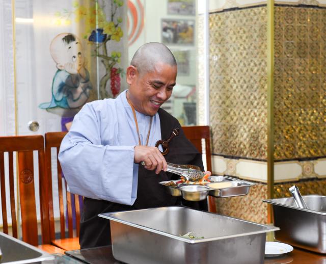 Chùm ảnh: Ăn cơm chánh niệm trưa ngày 15/09/2020