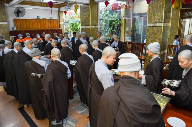 Chùm ảnh: Ăn cơm chánh niệm trưa ngày 15/09/2020