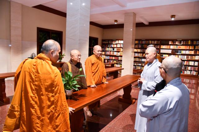 Chùa Thanh Tâm: Trung tâm Nghiên cứu Nữ giới PGVN họp về quy cách phiên dịch và biên tập TTTĐPGVN