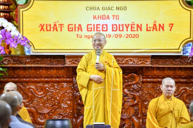 Chùm ảnh: Tụng Kinh và ngồi thiền rạng sáng ngày 15/09/2020