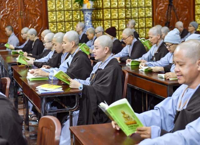 Chùm ảnh: Tụng Kinh và ngồi thiền rạng sáng ngày 15/09/2020