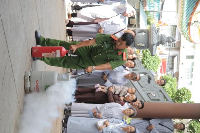 Tăng, Ni Phật Tử Đạo Tràng Vạn Đức Tham Dự Buổi Tập Huấn Nghiệp Vụ Phòng Cháy Chữa Cháy
