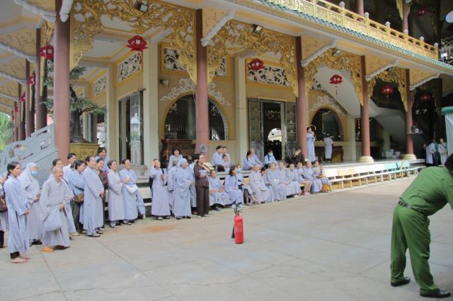 Tăng, Ni Phật Tử Đạo Tràng Vạn Đức Tham Dự Buổi Tập Huấn Nghiệp Vụ Phòng Cháy Chữa Cháy