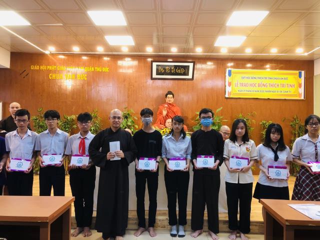 Trao 60 Suất Học Bổng HT Thích Trí Tịnh Đến Các Em Học Sinh Sinh Viên Trước Thềm Năm Học Mới