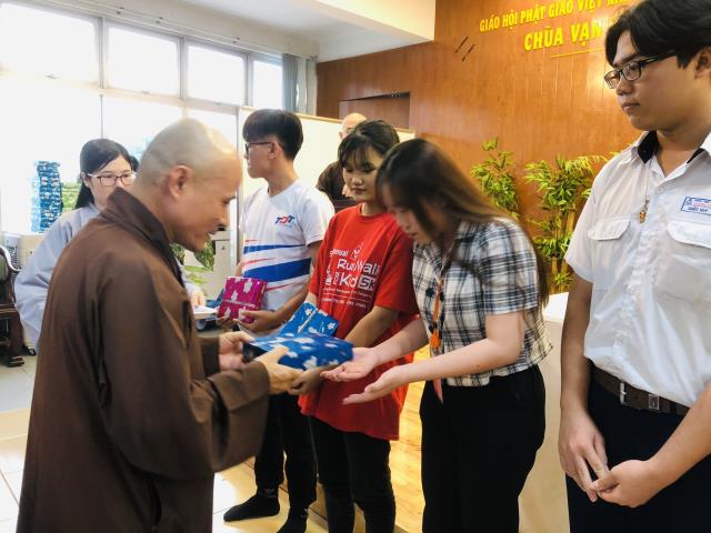 Trao 60 Suất Học Bổng HT Thích Trí Tịnh Đến Các Em Học Sinh Sinh Viên Trước Thềm Năm Học Mới