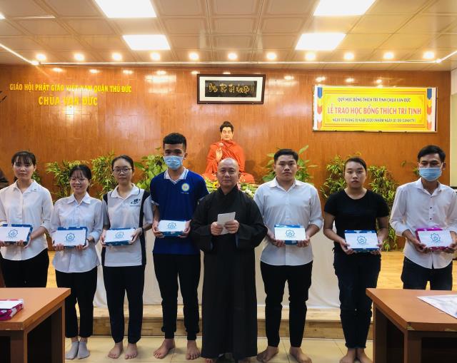 Trao 60 Suất Học Bổng HT Thích Trí Tịnh Đến Các Em Học Sinh Sinh Viên Trước Thềm Năm Học Mới