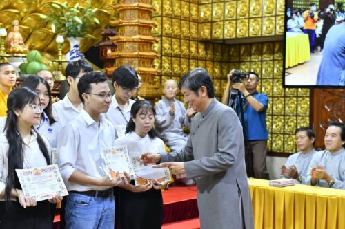 Chắp Cánh Ước Mơ Với Học Bổng Đạo Phật Ngày Nay 2020