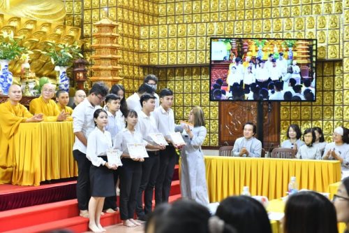 Chắp Cánh Ước Mơ Với Học Bổng Đạo Phật Ngày Nay 2020