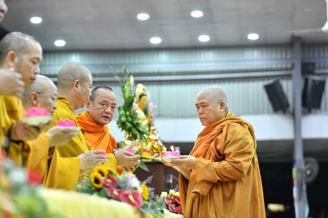 HVPGVN tại TP. HCM: Đêm thắp nến tri ân Thầy Cô và cầu nguyện thế giới an bình