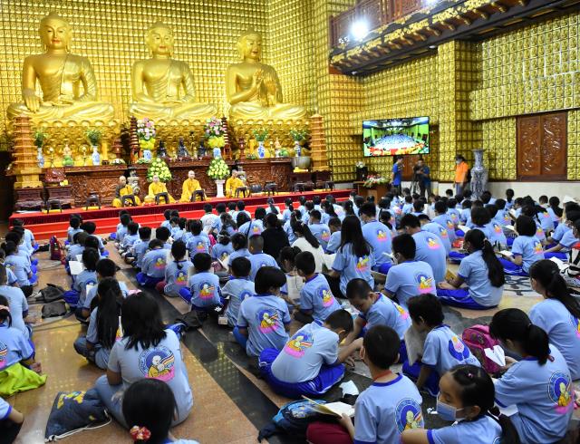 Về chùa, ươm mầm những ước mơ