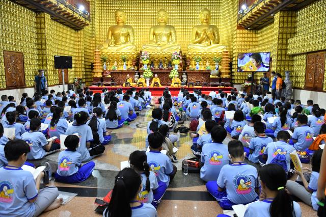 Về chùa, ươm mầm những ước mơ