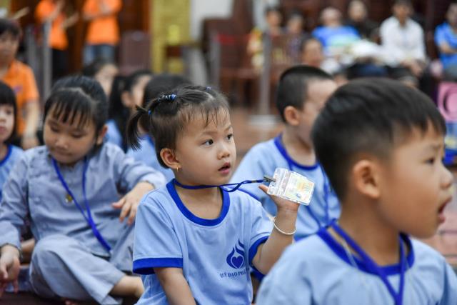 Cha mẹ được lợi gì khi đưa trẻ đến chùa?
