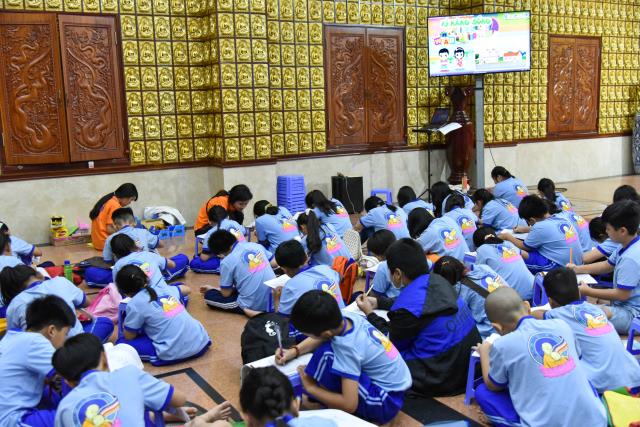 Cha mẹ được lợi gì khi đưa trẻ đến chùa?