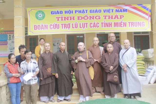 PG Đồng Tháp tặng 1.000 phần quà tỉnh Quảng Trị, Thừa Thiên Huế