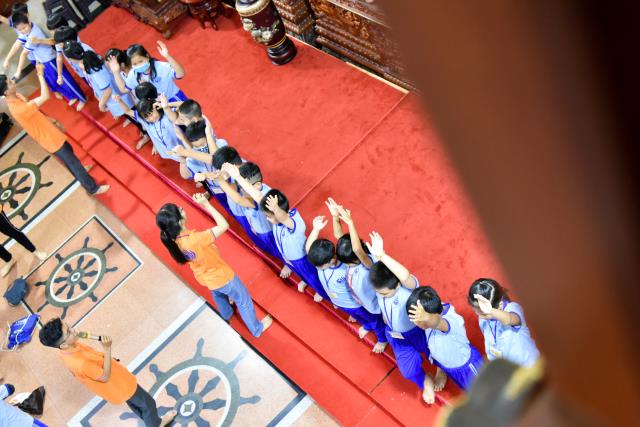 “Búp sen” đập heo, hướng về miền Trung thân yêu