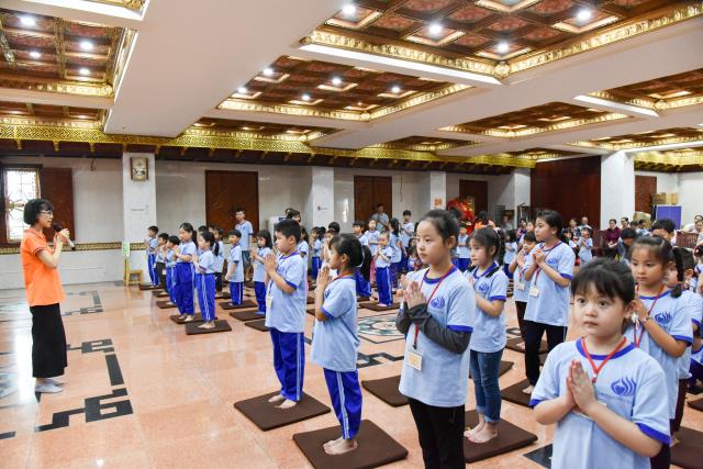 “Búp sen” đập heo, hướng về miền Trung thân yêu