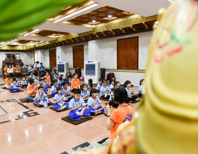 “Búp sen” đập heo, hướng về miền Trung thân yêu