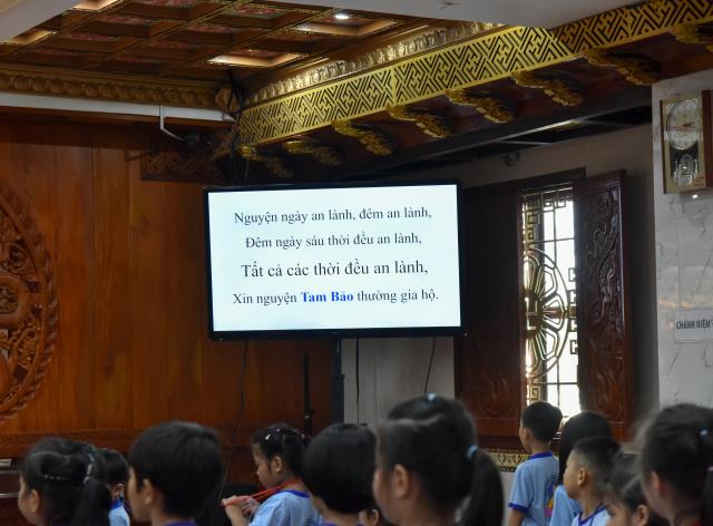 “Búp sen” đập heo, hướng về miền Trung thân yêu