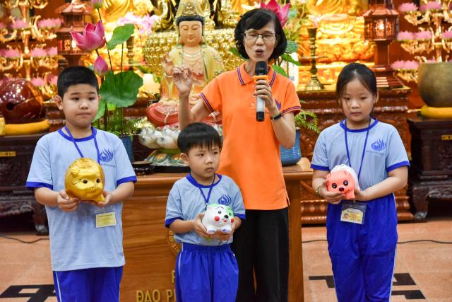 “Búp sen” đập heo, hướng về miền Trung thân yêu