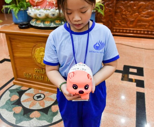 “Búp sen” đập heo, hướng về miền Trung thân yêu