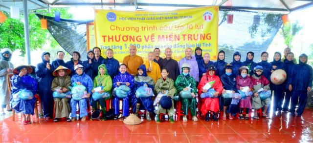 HVPGVN tại TP. HCM tặng 1000 phần quà cho bà con tại Hà Tĩnh