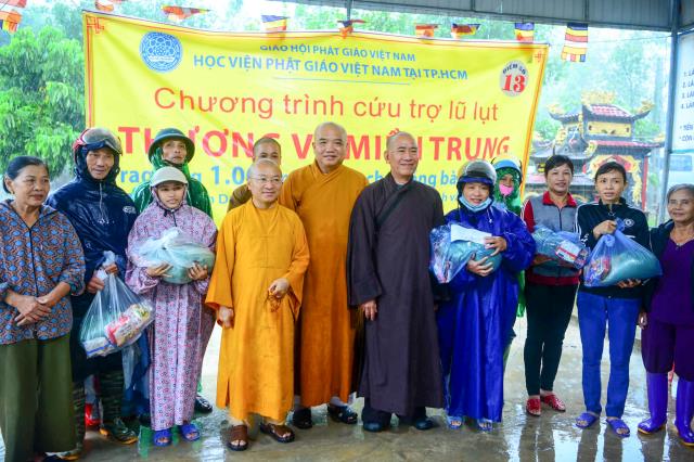 HVPGVN tại TP. HCM tặng 1000 phần quà cho bà con tại Hà Tĩnh