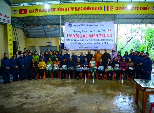 HVPGVN tại TP. HCM tặng 1000 phần quà cho bà con tại Hà Tĩnh