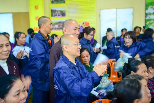 HVPGVN tại TP. HCM tặng 1000 phần quà cho bà con tại Hà Tĩnh
